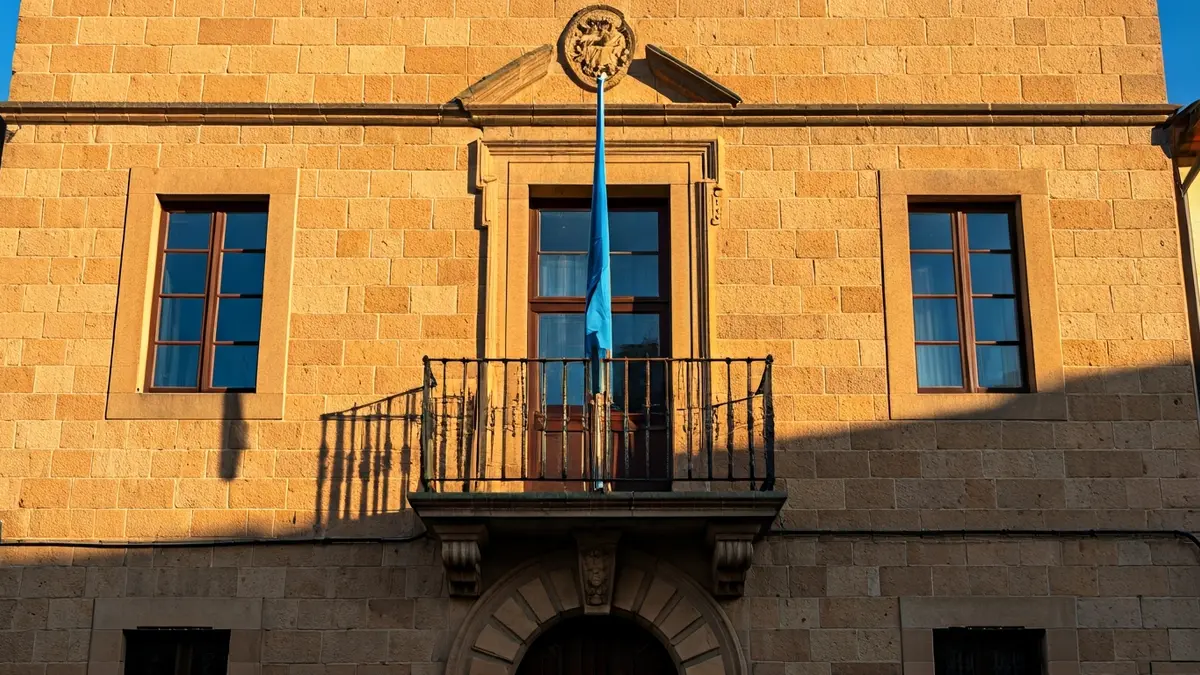Generic image of Arama town hall, under sunlight.