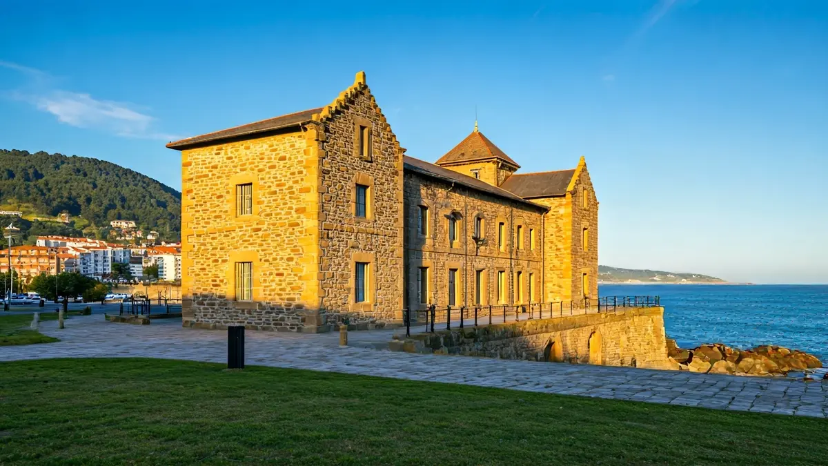 Plentziako Itsas Estazioaren irudi historikoa, kostaldean kokatua.