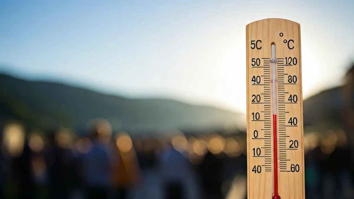 Irudi generikoa termometro batena, tenperatura altuak erakusten dituena, eguraldi aldaketa iradokitzen duena.