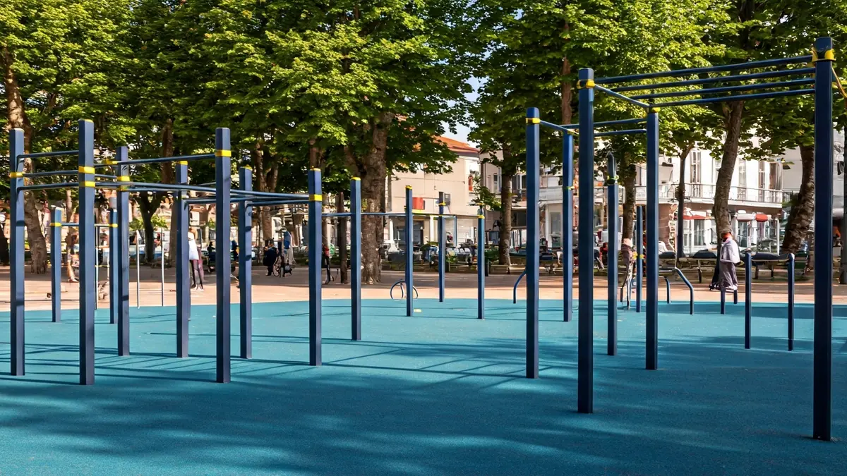 Generic image of a calisthenics park with various exercise equipment in Gorliz.