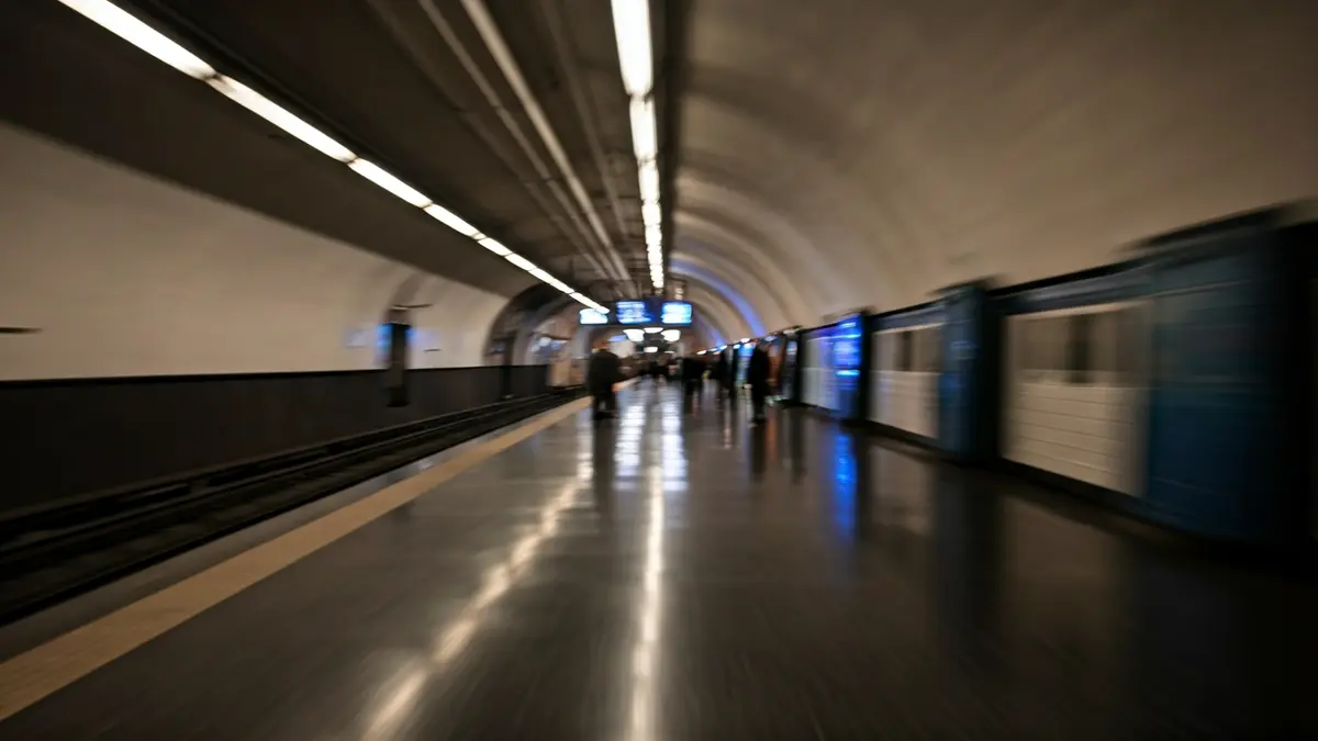 Generic image of a subway platform with emergency lights reflecting, suggesting a technical incident and delays.