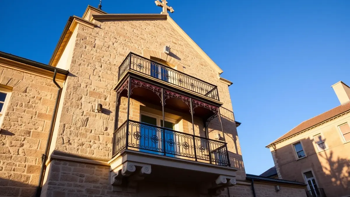 Usurbilgo udaletxearen irudi generikoa, eguzki argitan.