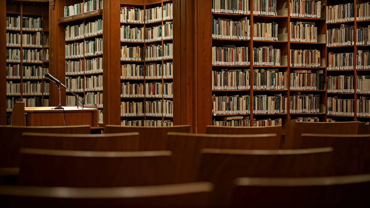 Imagen genérica del interior de una biblioteca, representando un festival de lectura.
