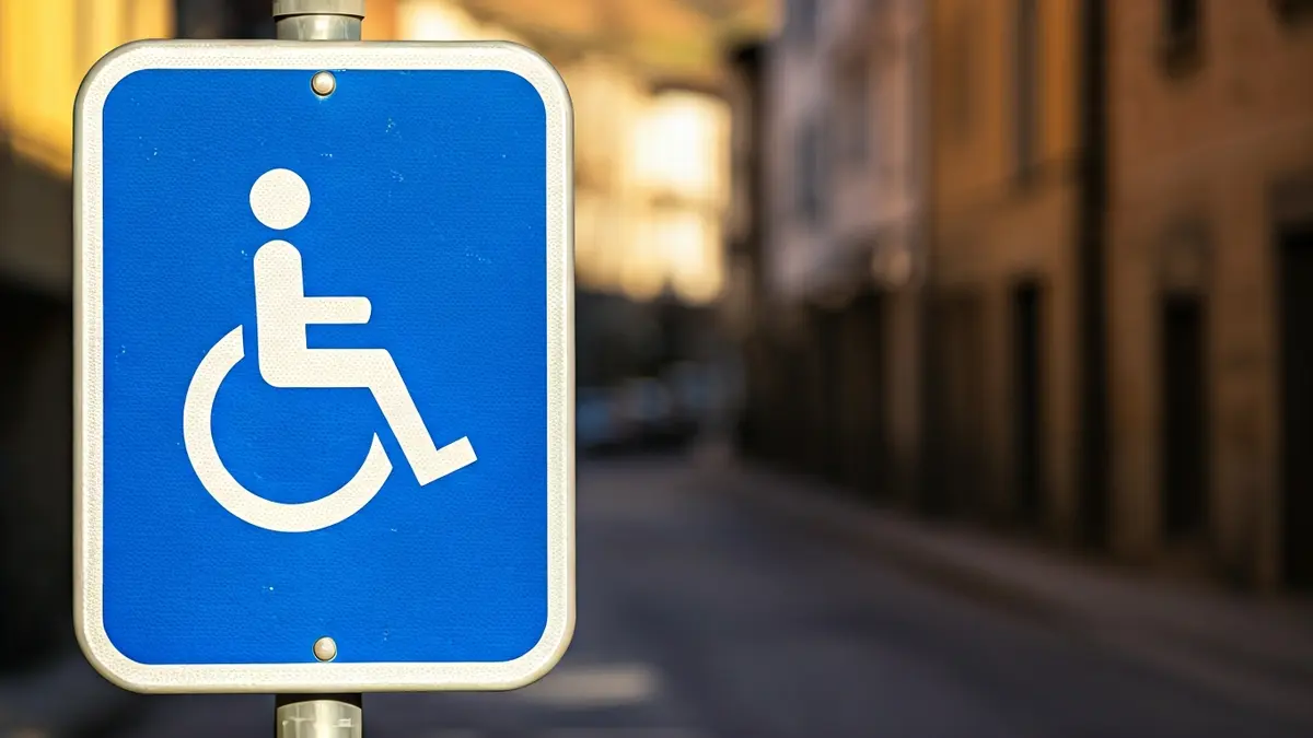 Aparkaleku mugatuaren seinalearen irudi generikoa, gurpil-aulki ikurrarekin.