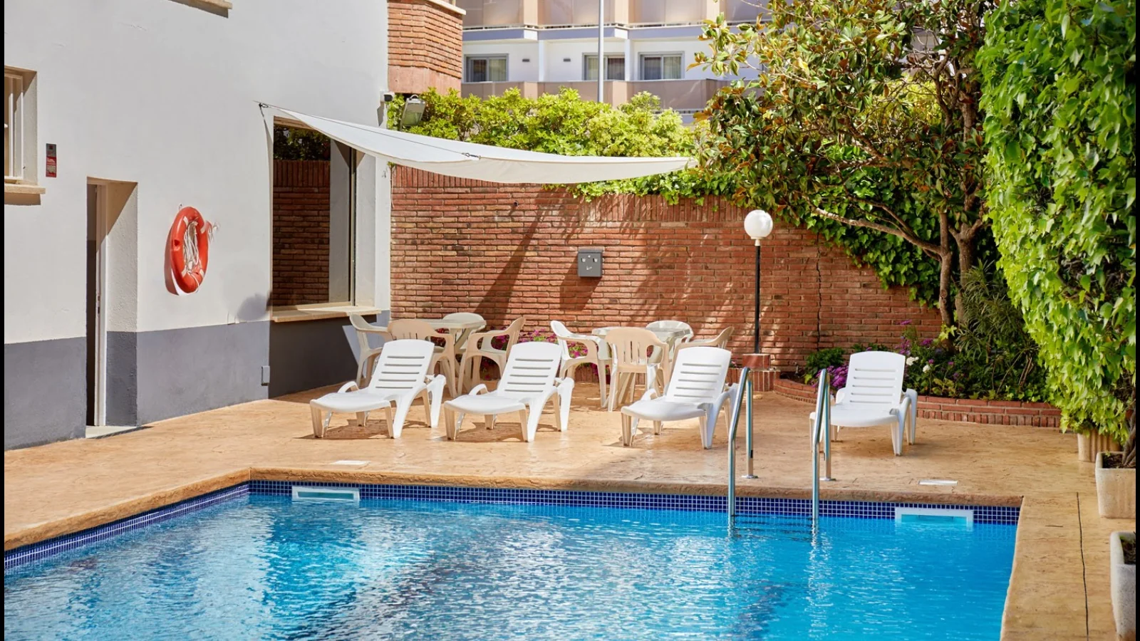 APARTAMENTOS ELDORADO, Bezeroek aitortutako familia-negozioa